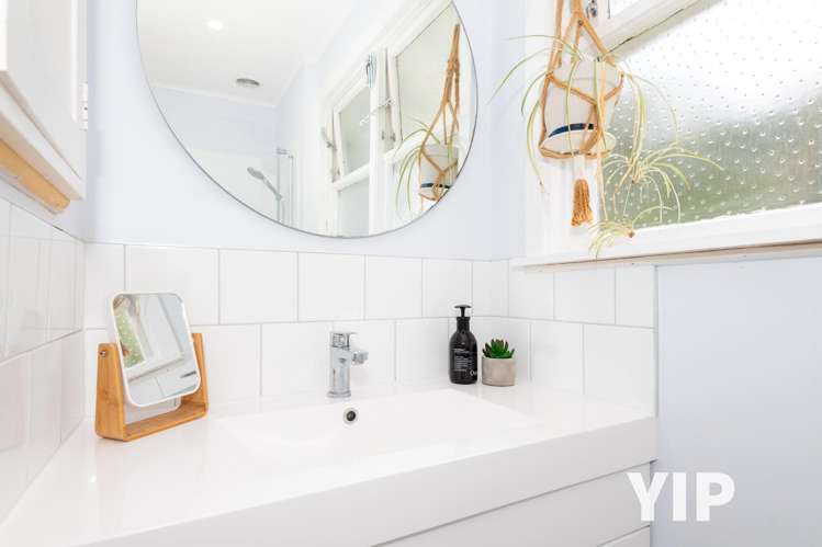 7 Catherine Crescent Paparangi_10