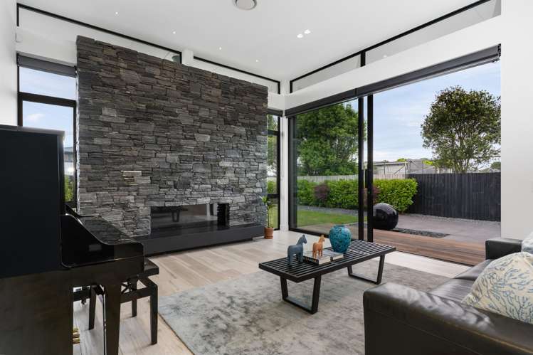 49 St Andrews Square Strowan_3