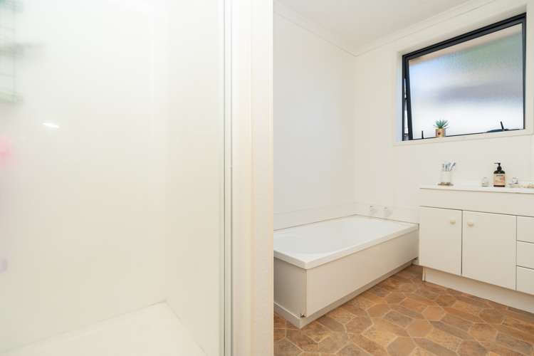 23 Pointon Glade Grandview Heights_9