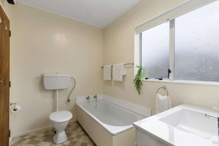 4 Cobar Close Maupuia_10