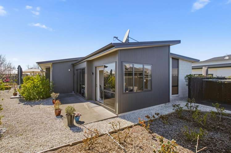 15 Noumea Drive Rangatira Park_24
