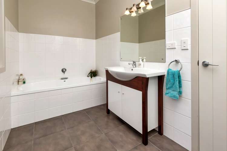 80 Cemetery Road Maunu_17