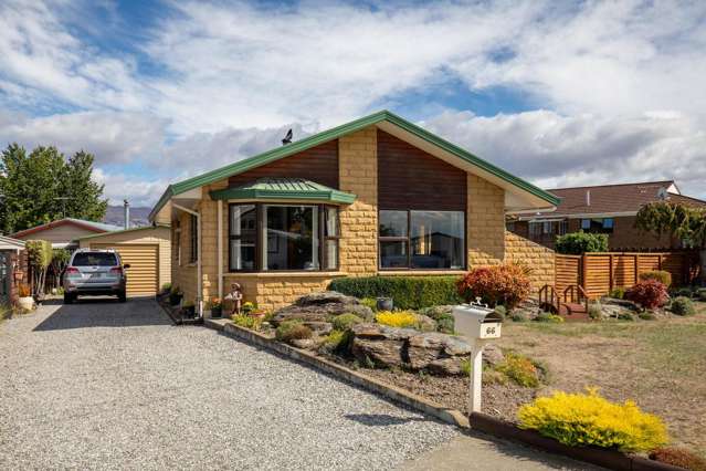 COMFORTABLE HOME, MODERN TOUCHES