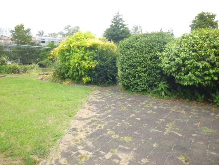 11 School Road Riverhead_19