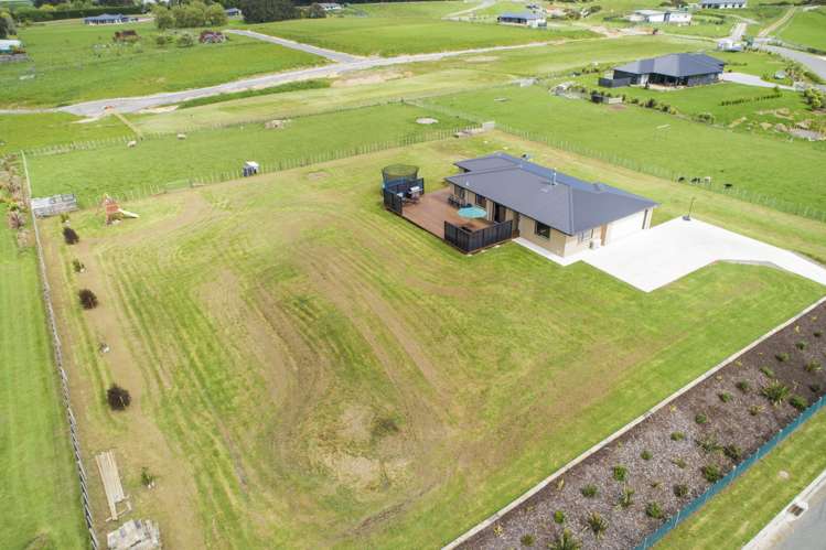 64 View Road Halcombe_18