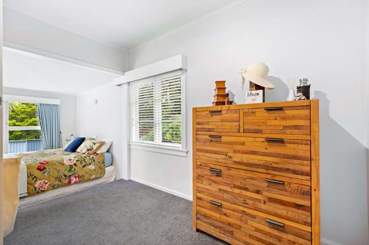 38 Bush Road Waiatarua_16