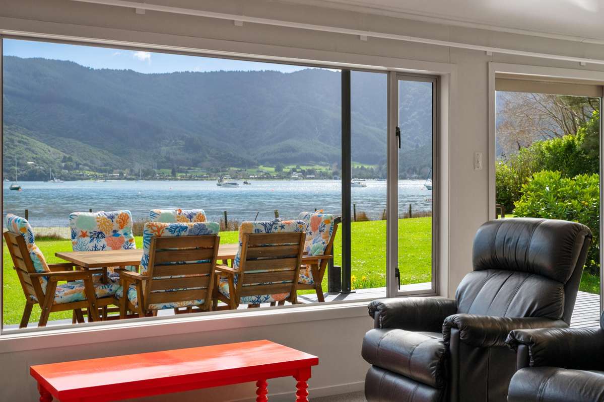 1755 Queen Charlotte Drive_3