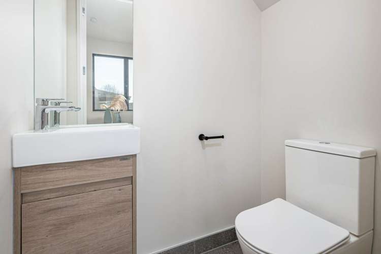 8/110 Beach Road Te Atatu Peninsula_10