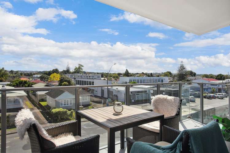 2A/84 Gunner Drive Te Atatu Peninsula_17