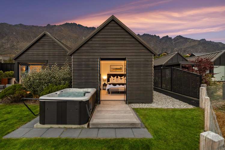 15 McKenzies Shute Jacks Point_24