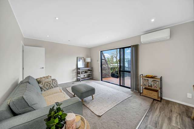 2/13 Rukumoana Place Clendon Park_3