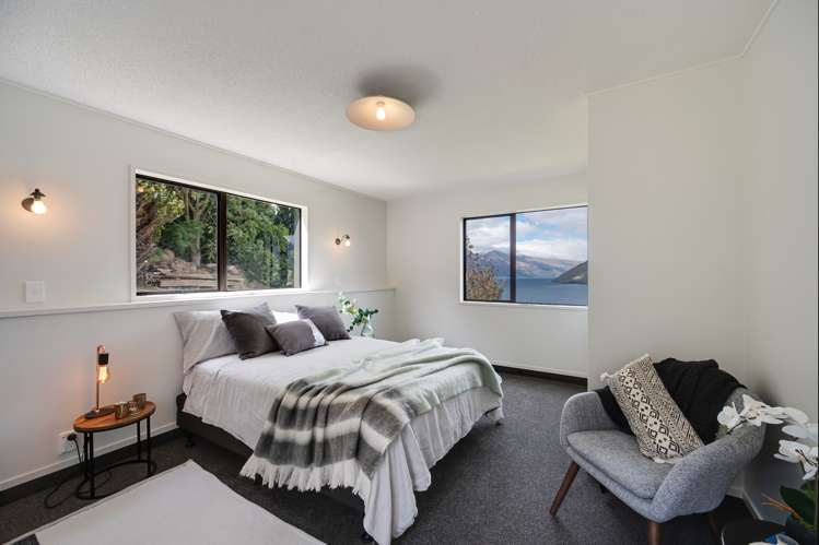 67 Wynyard Crescent Fernhill/Sunshine Bay_12