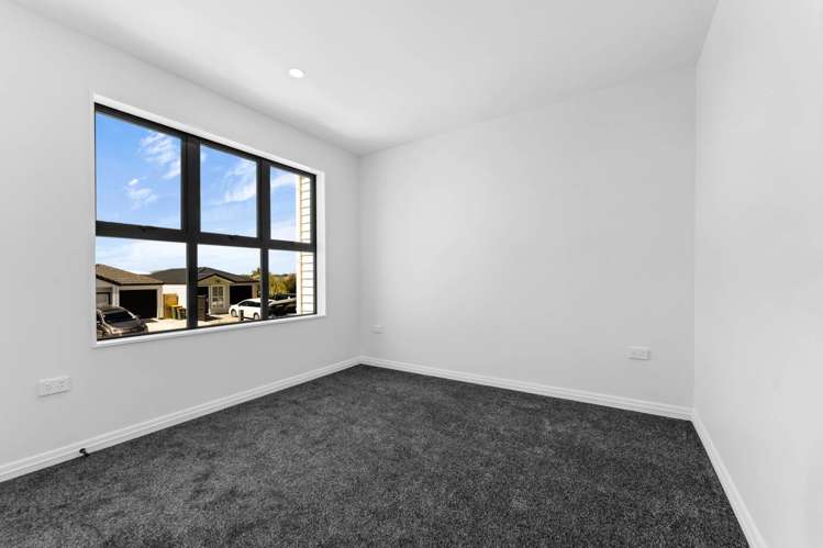 7 Puhakehake Place Flat Bush_8