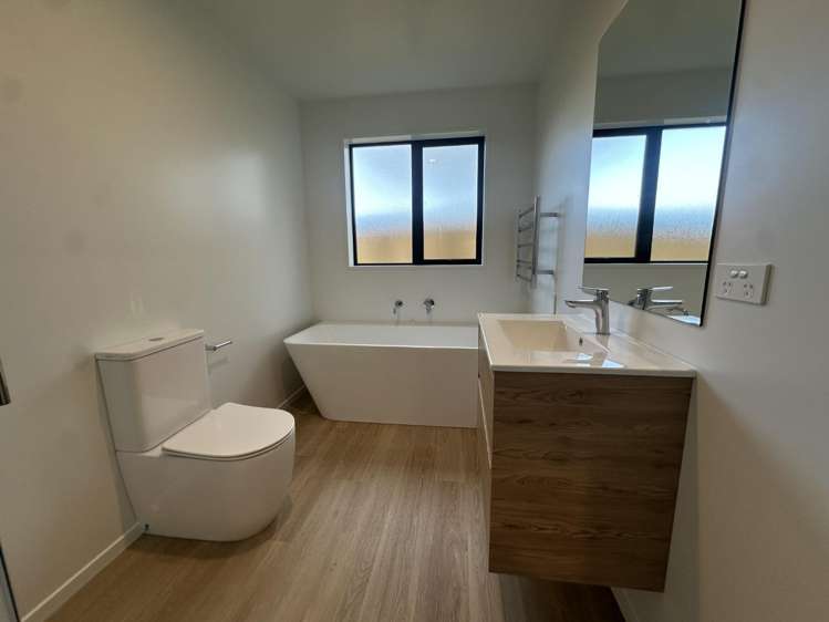 16 Accadia Drive 11103_6