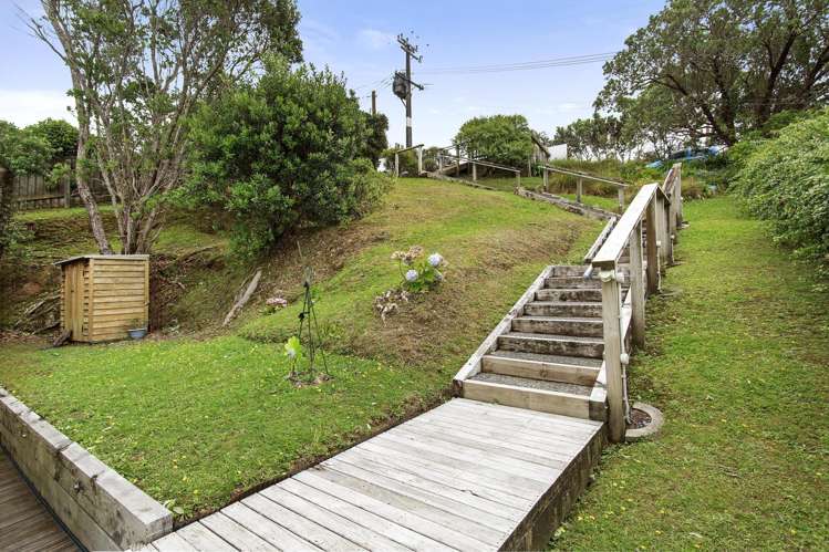 27 Hampton Hill Road Tawa_16