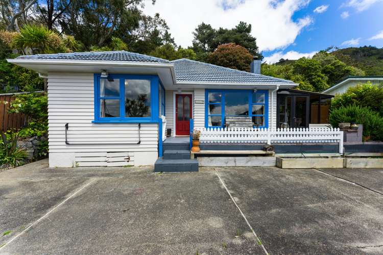 9 Holmes Grove Naenae_13