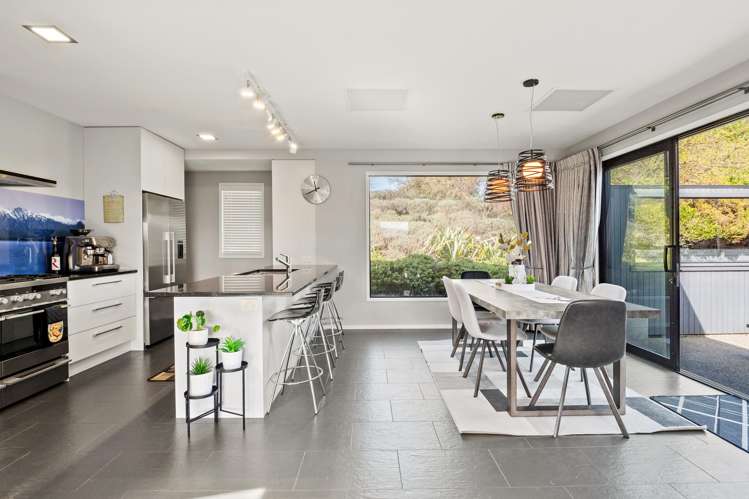 27 Pendeen Crescent Jacks Point_16