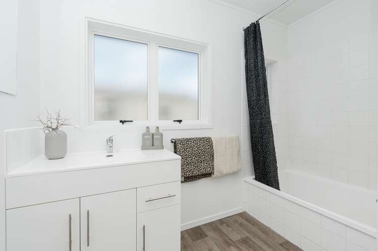 201 & 201A Hakanoa Street Huntly_12