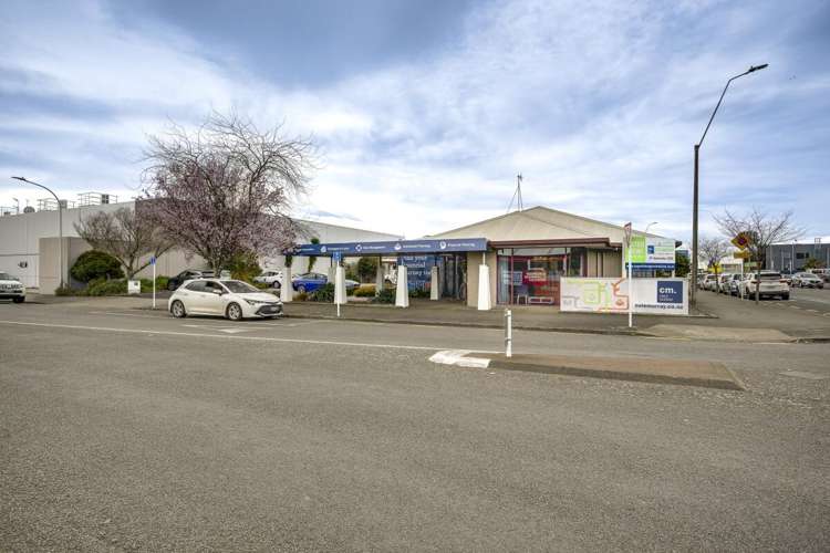 310 Avenue Road East Hastings Central_3