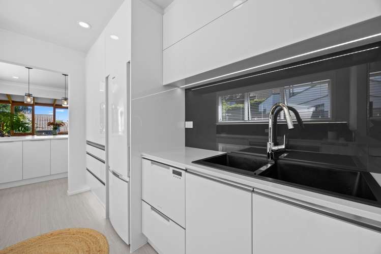 32 Colmar Road Mellons Bay_20