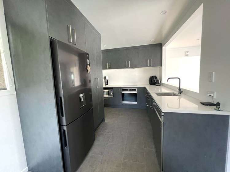 56 Mcleod Road Te Atatu South_8