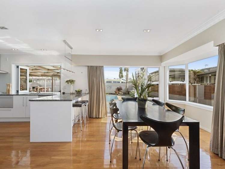 735 River Road Chartwell_6