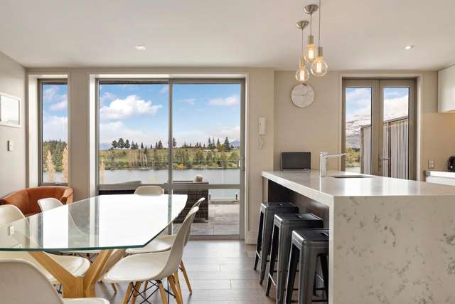 Central Penthouse On The Water