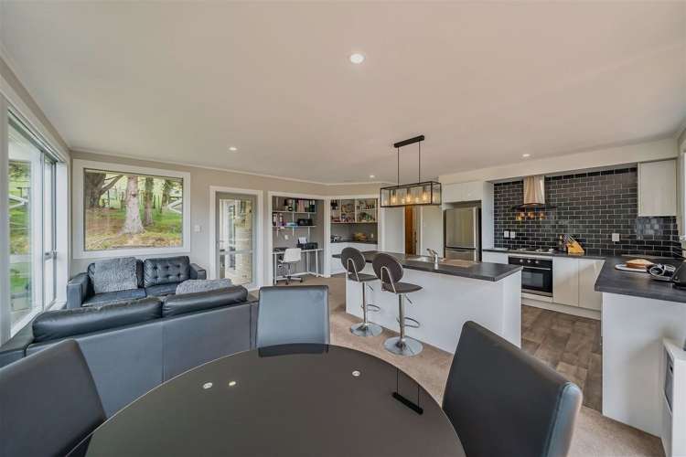 527 Whitemans Valley Road Whitemans Valley_1