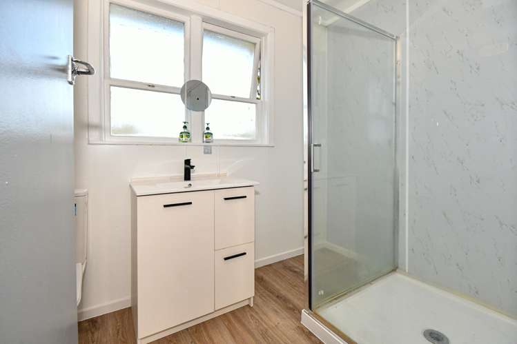 734 Massey Road Mangere_8