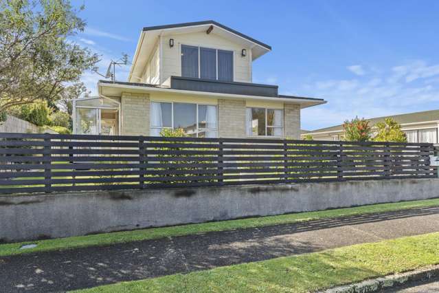 SPACIOUS & SUNNY 4 BEDROOM, 1 BATHROOM FAMILY HOME