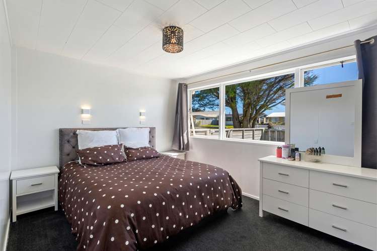 4 Robert McKeen Street Otaki Beach_12