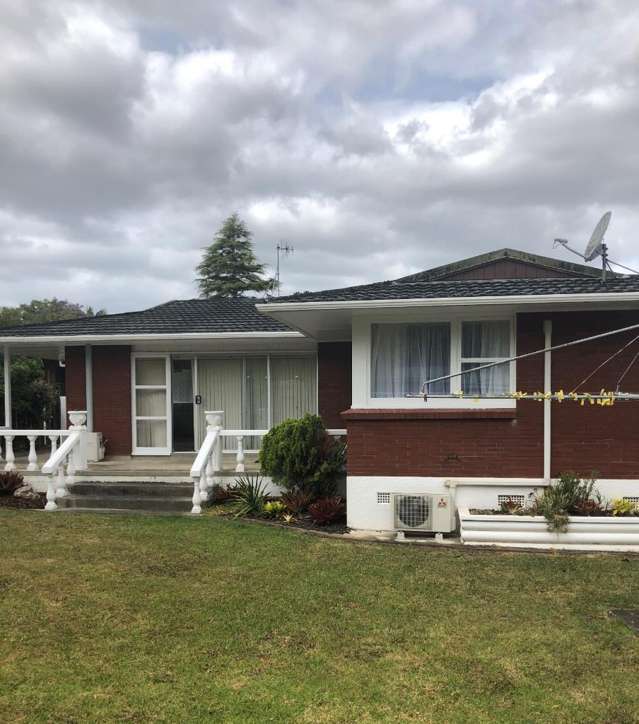 17 Fairway Drive 11601_1
