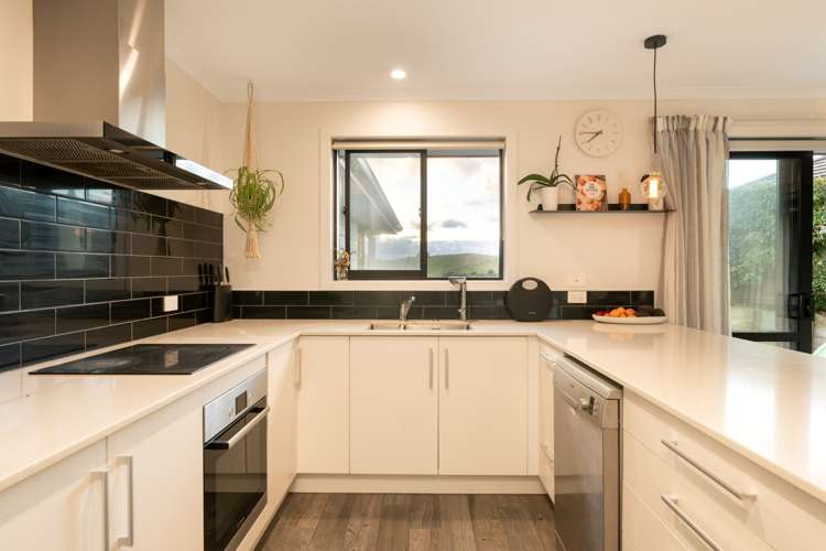 205 Ballintoy Park Drive Welcome Bay_9