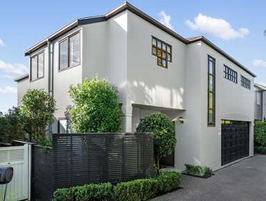 2/13 Waiatarua Road_1