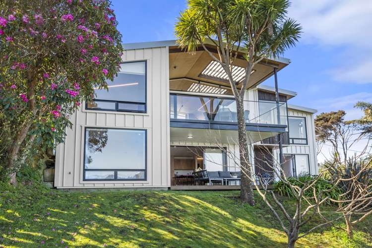 21 Point Street Raglan_36