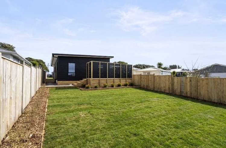 112a Broadway Waitara_1