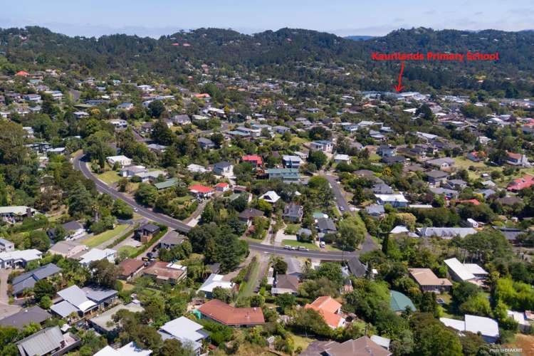 16 Derwent Crescent Titirangi_18