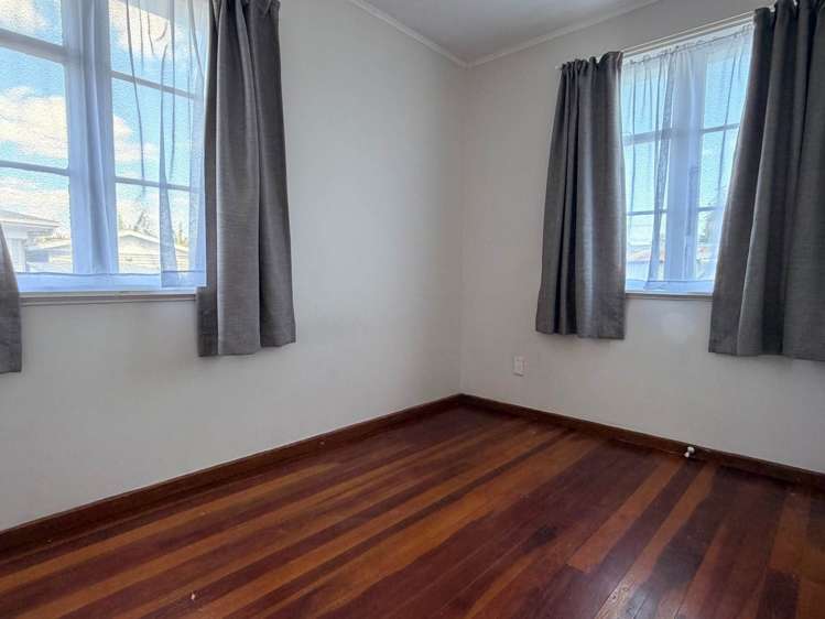 20 Ropata Avenue Pt England_8