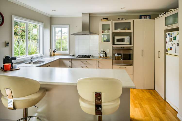 15 Te Puia Drive Aotea_9