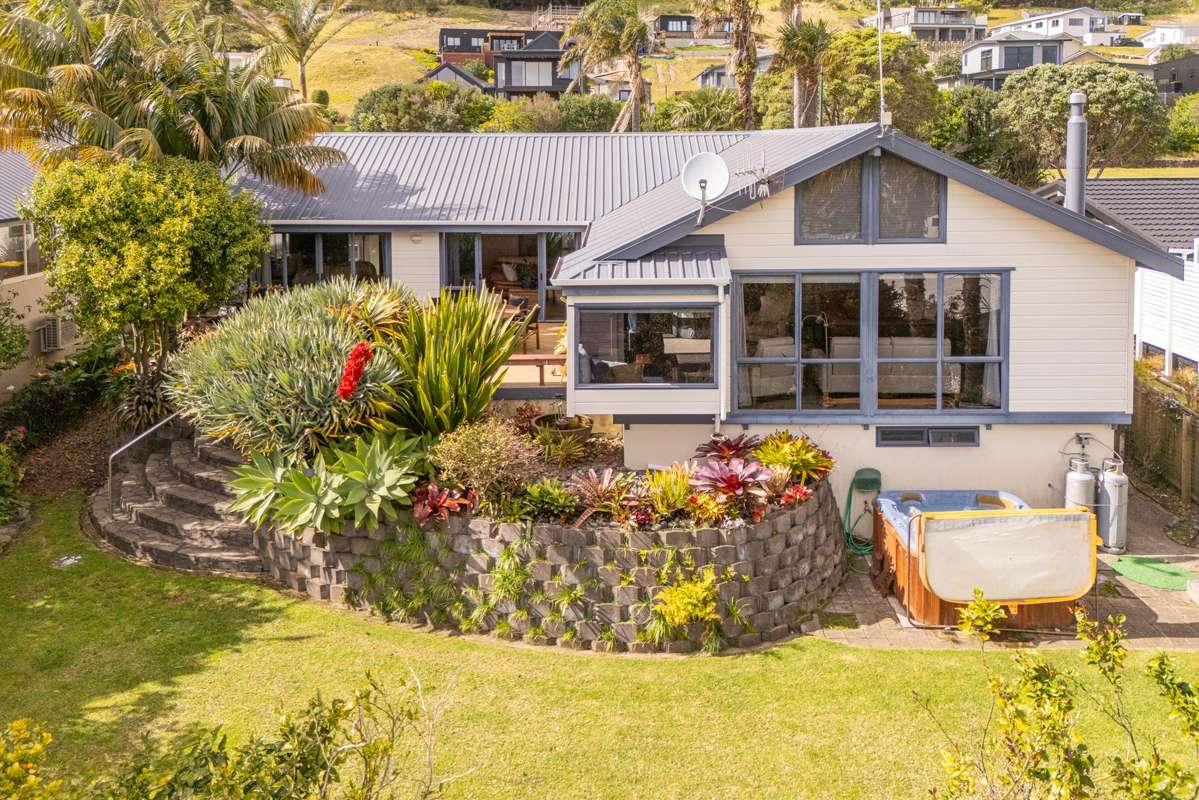 1133 Hikuai Settlement Road_0