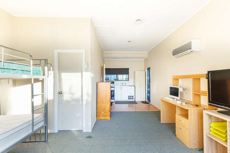 2/124 Waimumu Road Massey_10