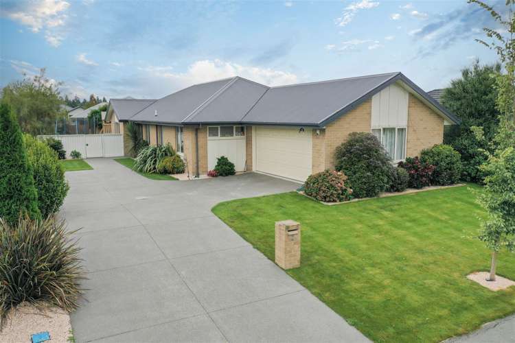 2 Goldrich Grove Netherby_16