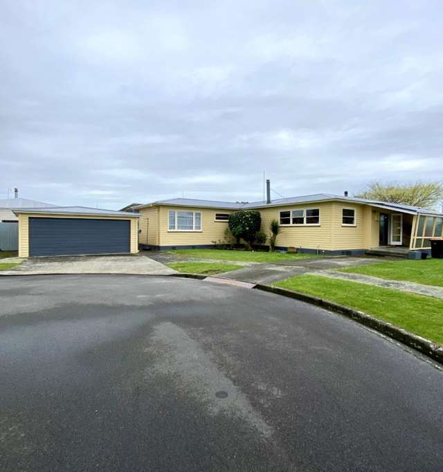 Situated in a quiet Cul-De-Sac