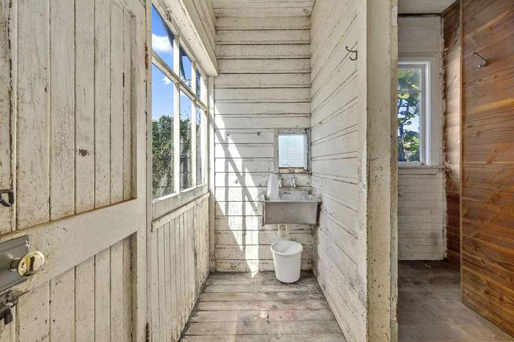 11 Lonsdale Crescent Rongotai_16