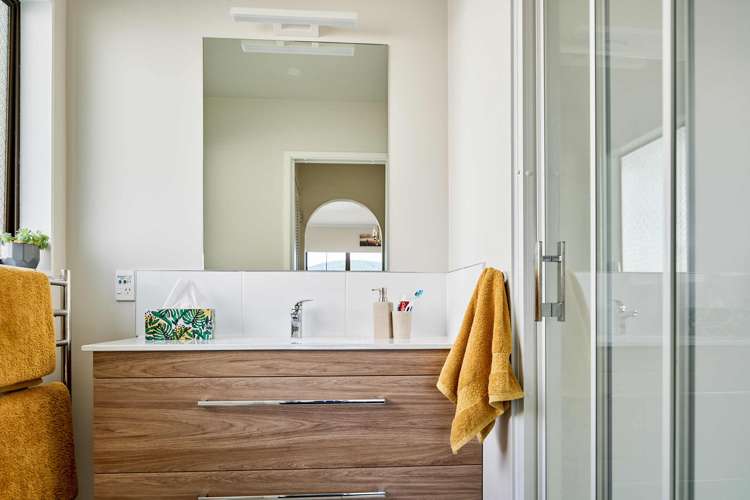 16 Saint Aidans Way Tawa_12