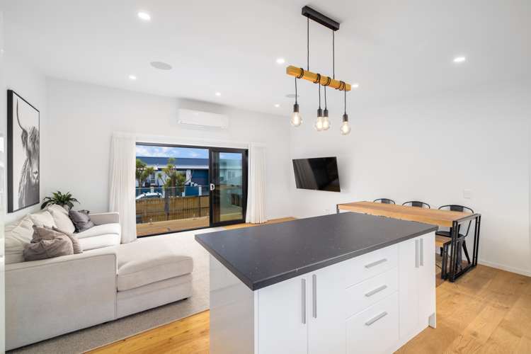 2/2 Mermaid Place Southshore_8