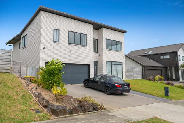 STUNNING Gulf Harbour Family Home | 4 Beds + Study | 3 Living Areas | Huge Designer Wardrobe