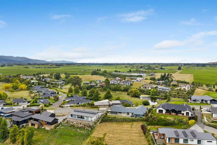 8 Lake View Place Fairhall_30