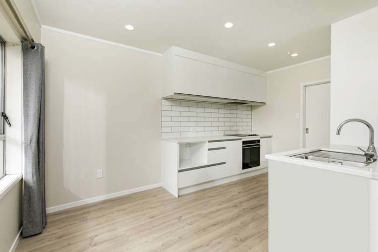 2/1 Takapu Street Henderson_3