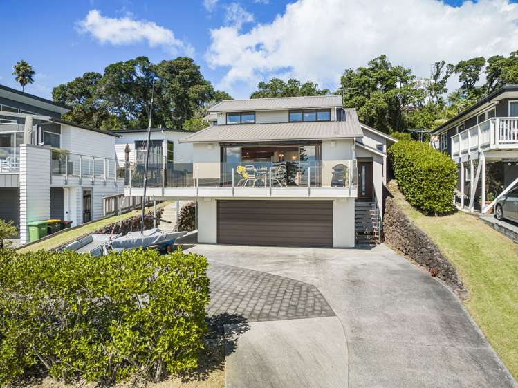 16 Omana Esplanade Maraetai_28